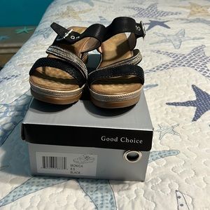 Women’s wedge bling shoe